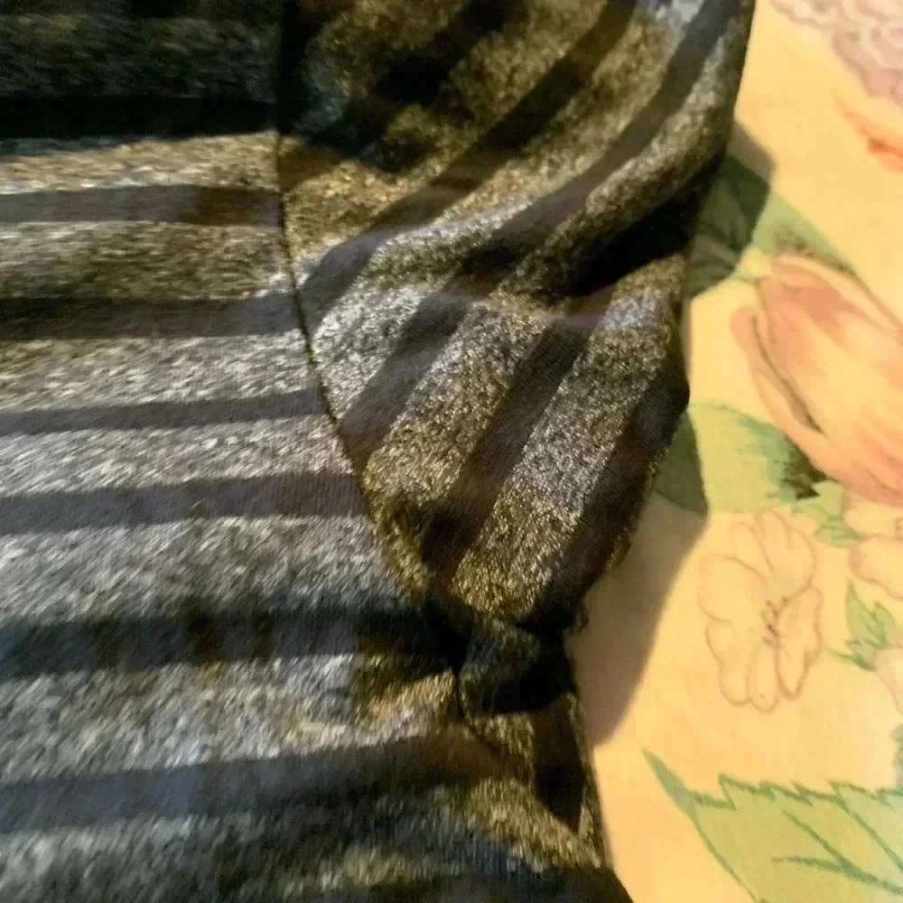 NWT Lularoe Womenβs Top Size Medium - Picture 13 of 14
